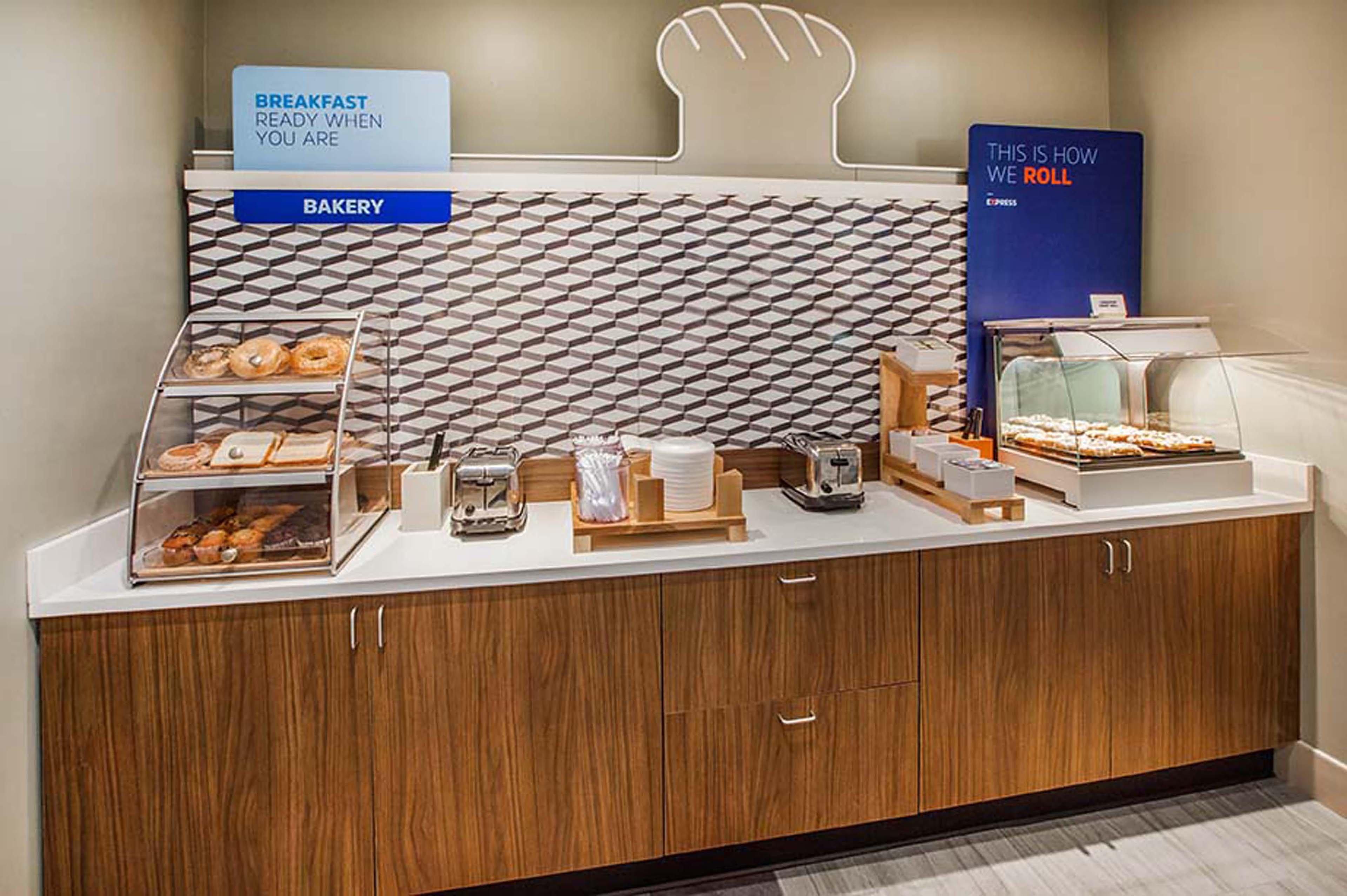 Holiday Inn Express - Williamsburg Busch Gardens Area By Ihg Extérieur photo
